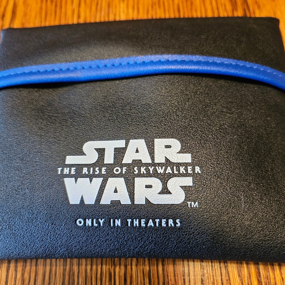 United Airlines Star Wars The Rise of Skywalker Away Amenity Kit Travel Set - Picture 2 of 9